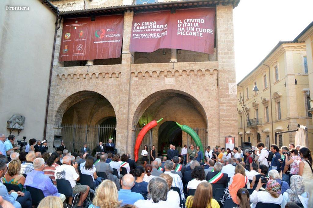 L'Angelo Pellegrino Miniappartamenti Rieti Exterior foto